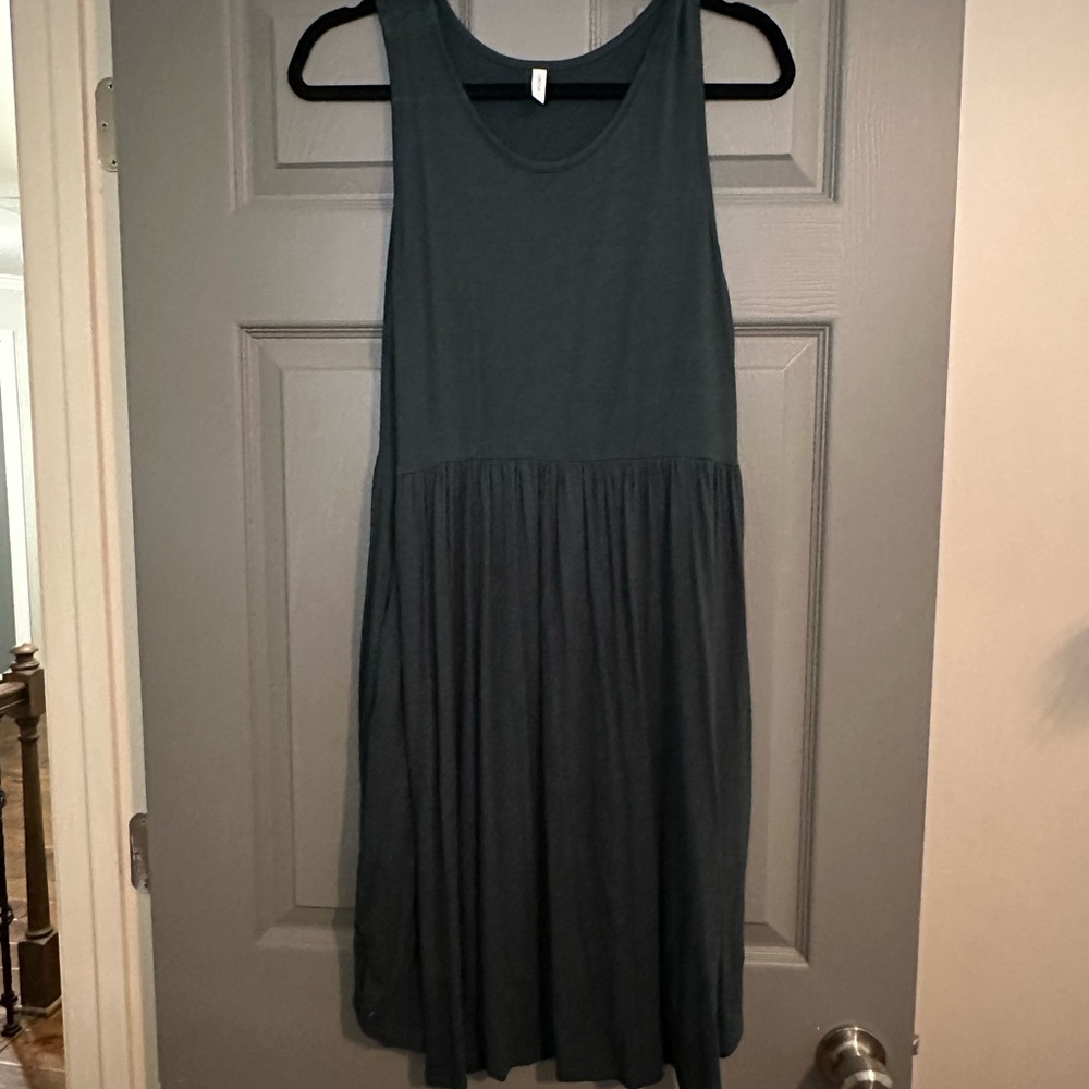 Elegant Sleeveless Dark Green Dress